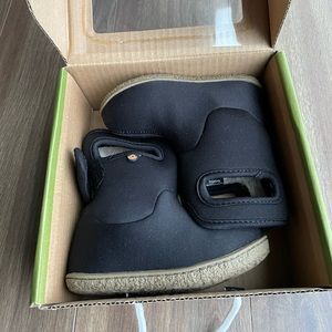 Bogs Boot - Kids size 8 - Black